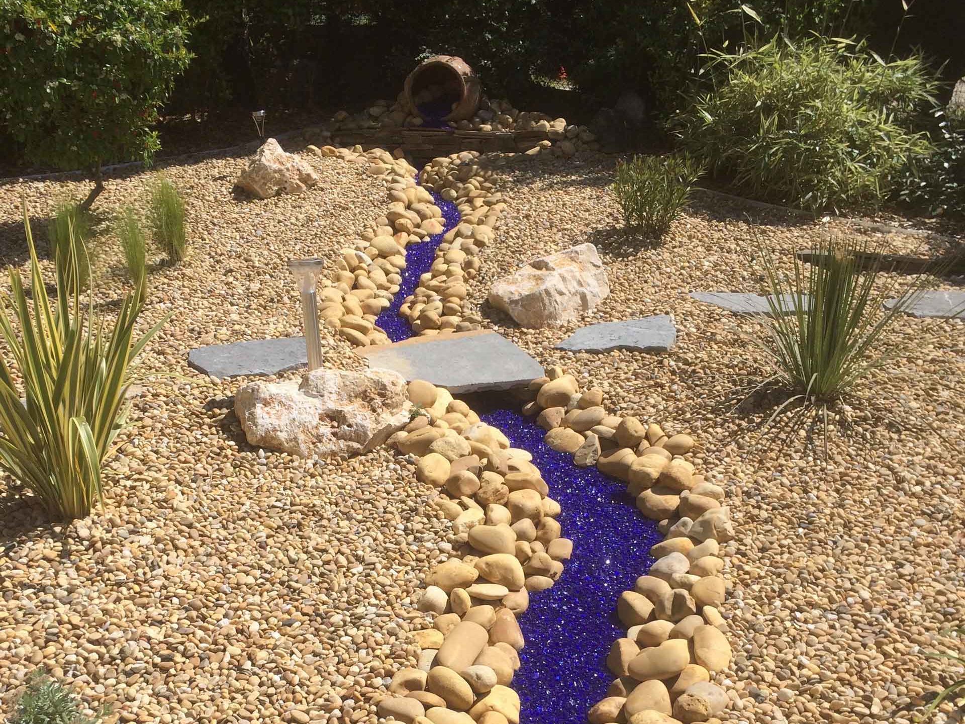 Aménagement paysager - gravier de décoration